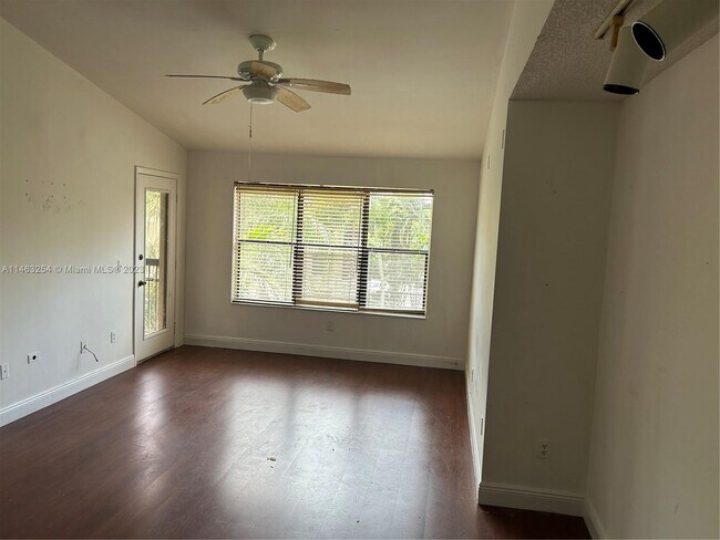 Foto del edificio - 4261 W McNab Rd