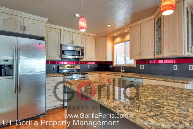 Building Photo - 1532 E Churchill Downs Dr