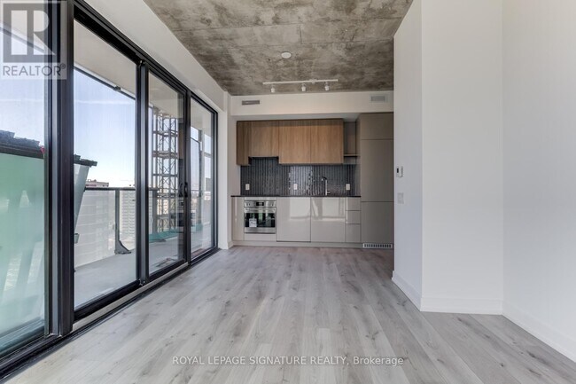 Photo du bâtiment - 161-2161 Roehampton Ave