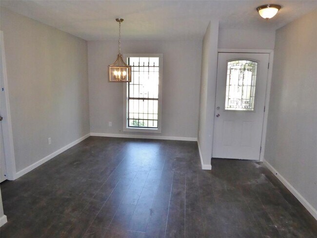 Foto del edificio - 12902 Southspring Dr