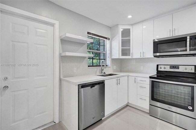 Foto del edificio - 2238 Rodman St