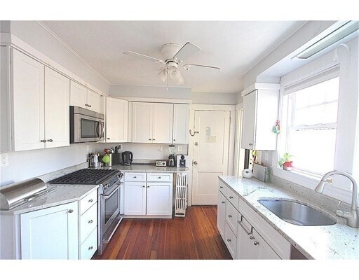 Building Photo - 47 Lewis St