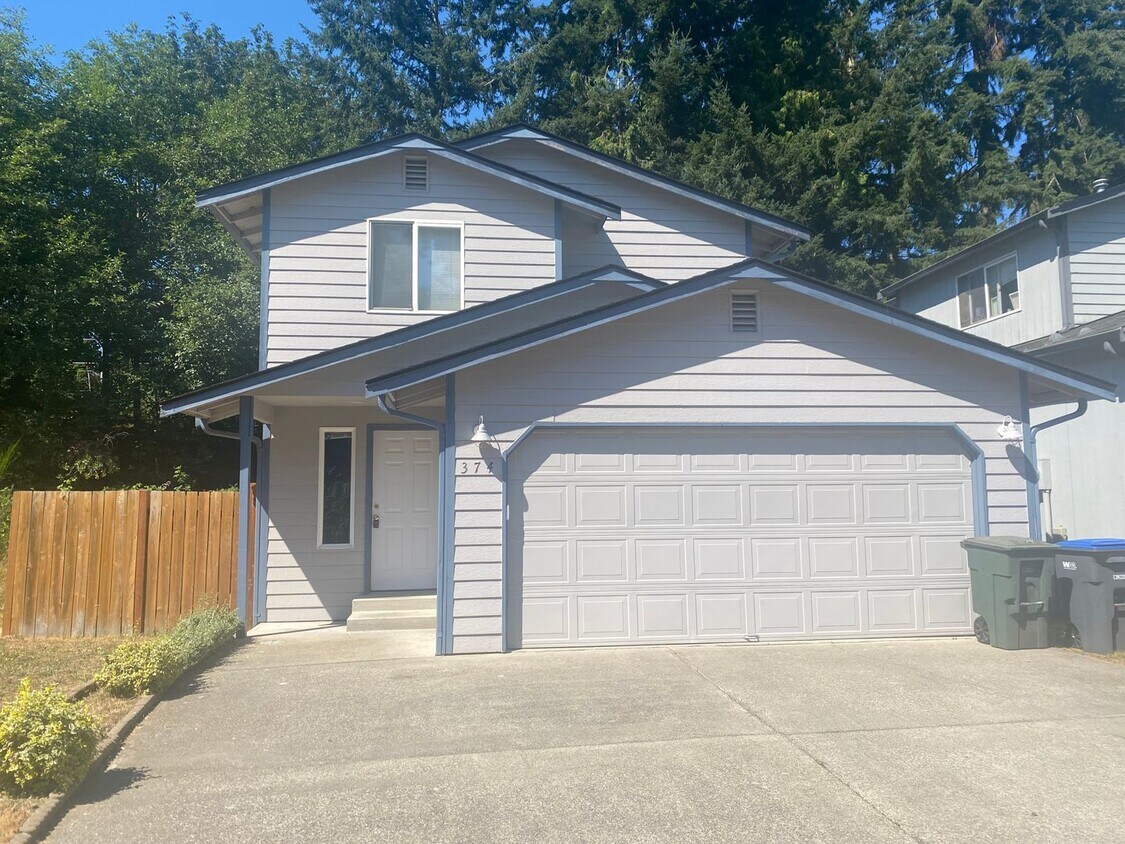 Primary Photo - Two Story home with 2 Car Garage Central L...