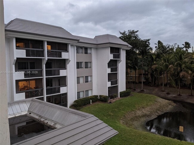 Foto del edificio - 711 N Pine Island Rd