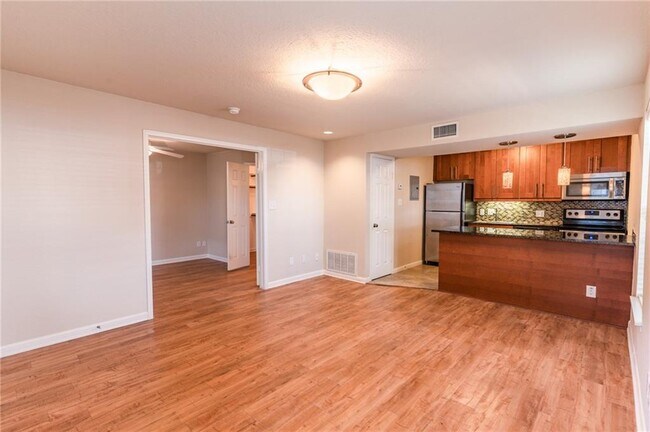 Foto del edificio - 7685 Northcross Dr