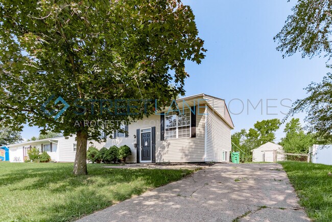 Building Photo - REDUCED!