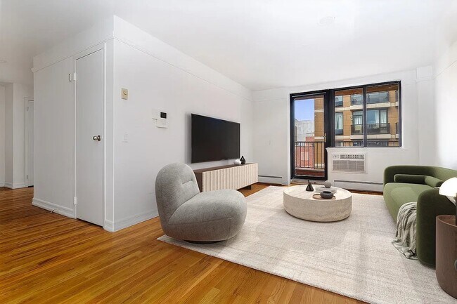 Foto del edificio - 394 E 8th St