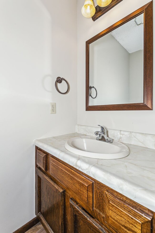Building Photo - 2405 S Capri St