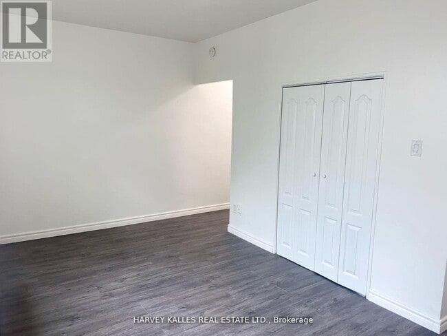 Photo du bâtiment - 1582 Bathurst St