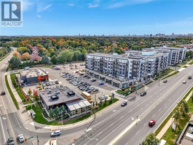 Photo du bâtiment - 255 Northfield Dr E