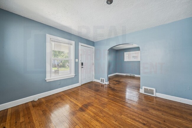 Building Photo - 10613 Avon Ave