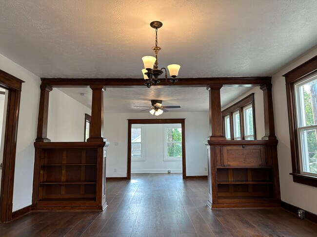 Foto del edificio - 1700 S College St