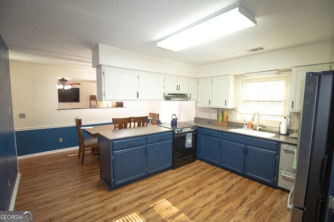 Building Photo - 410 Cardinal Dr