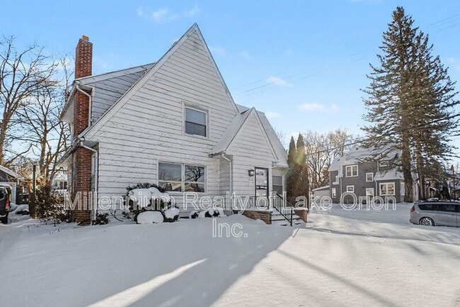 Building Photo - 419 W Iroquois Rd