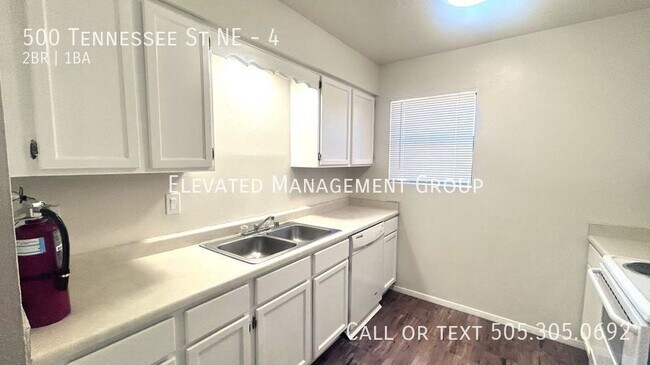 Building Photo - Beuatiful Upstair unit!! 2 bedroom Apartme...
