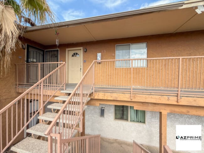 Building Photo - Introducing this Remarkable 2/1 Phoenix Co...