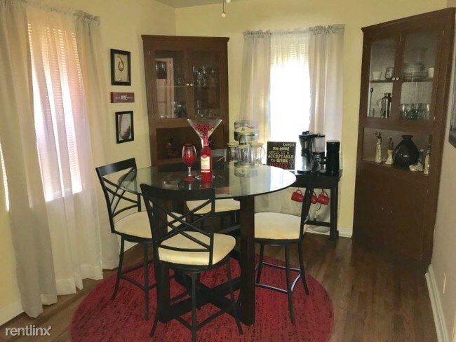 Building Photo - 2 br, 1 bath Townhome - 3920 Berger Ave