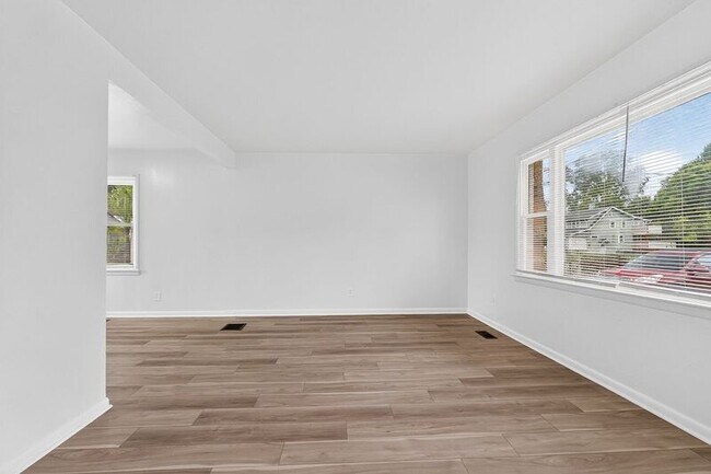 Foto del edificio - 176 Robinwood Ave