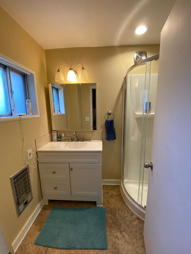 Bathroom - 4837 SE 60th Ave