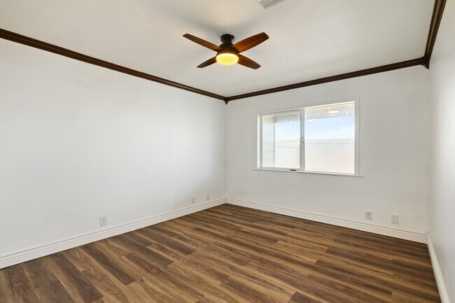 Foto del edificio - 4 bedroom, 3 bathroom single family house.
