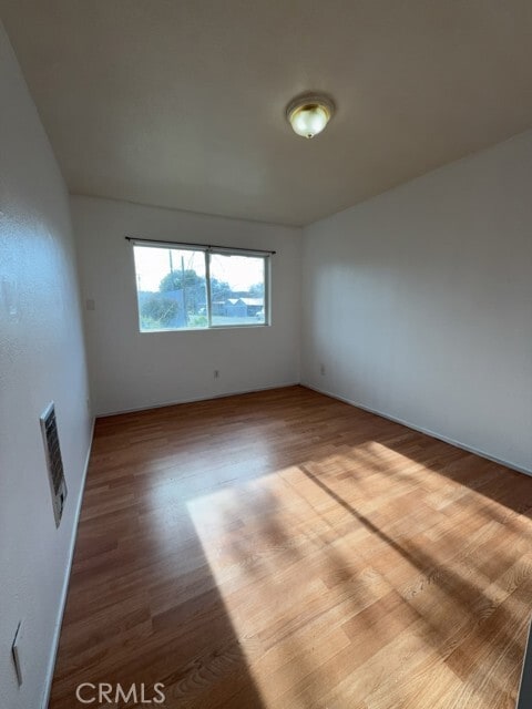 Foto del edificio - 13445 Lakeshore Dr