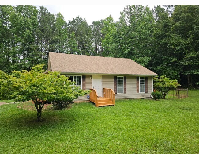 Building Photo - Welcome to Grantville, GA!  3 Bedroom, 2 B...