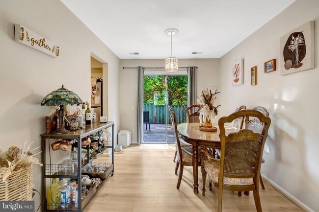 Foto del edificio - 14831 Basingstoke Loop