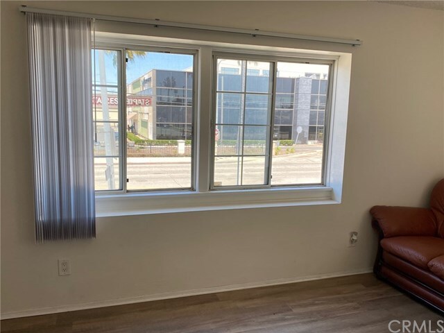 Building Photo - 702 W Redondo Beach Blvd