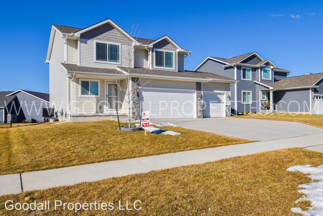 4 br, 3.5 bath House 310 NW 1st St House for Rent in Waukee, IA