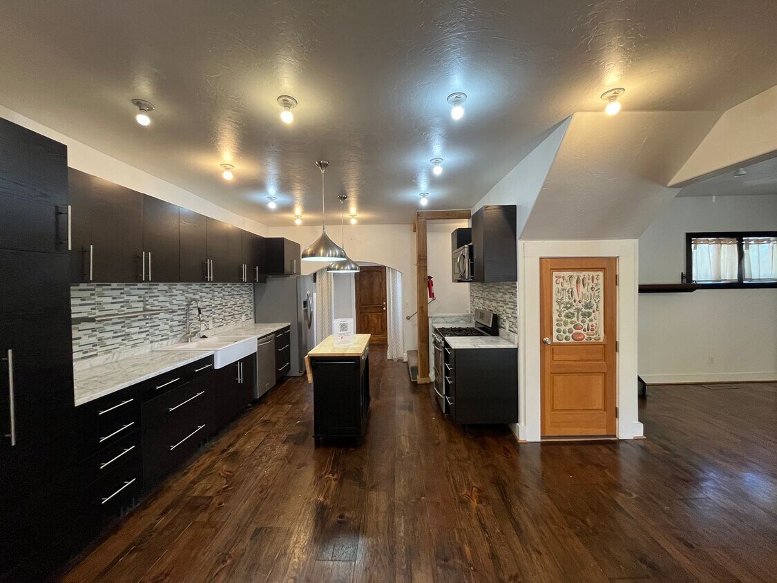Foto principal - 217 NW 22nd St