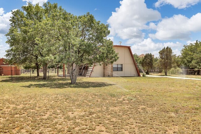 Foto del edificio - 1405 E County Rd 130