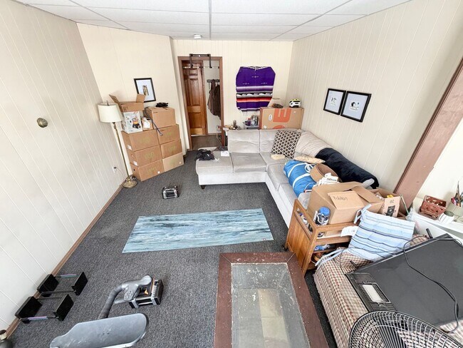 Building Photo - 203 Maple St