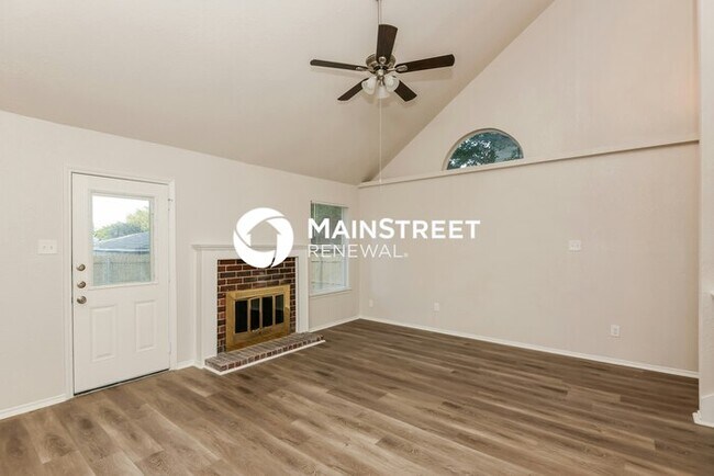 Foto del edificio - 3 Bedroom Pet-Friendly Home in FORT WORTH, TX with Main Street Renewal