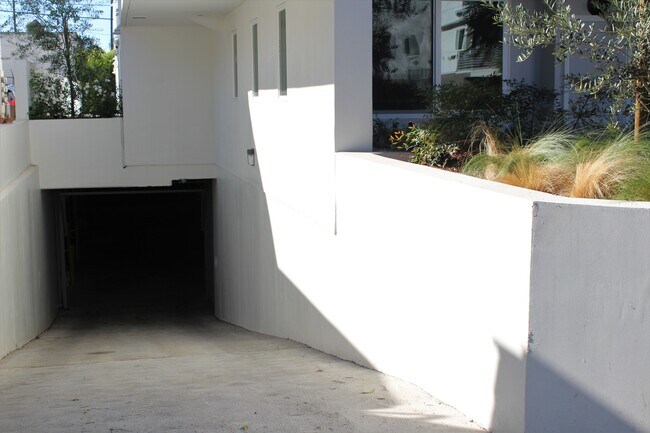 Secured Gate - 14848 Delano St