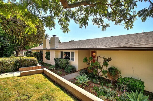 Foto del edificio - Updated 2 Bedroom Condo
