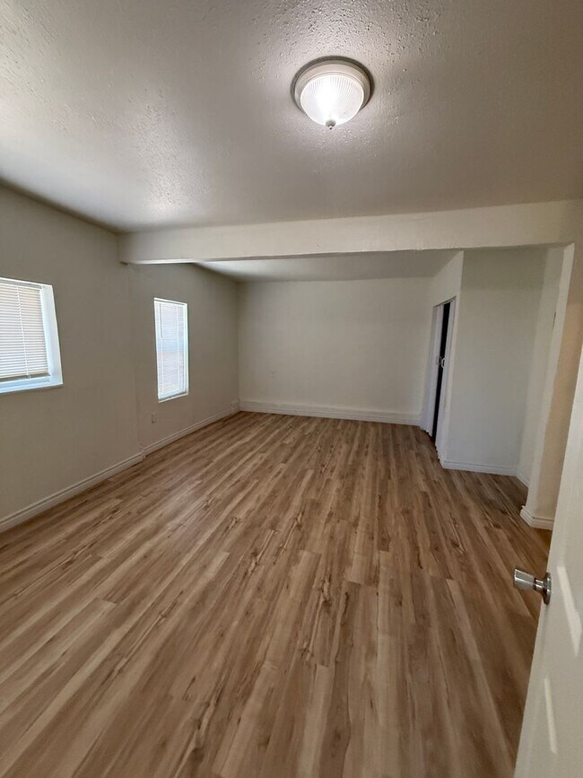 Building Photo - 3 Bedroom 1 Bathroom Home in San Diego
