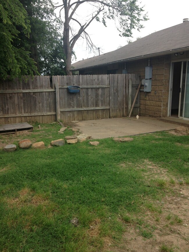 Foto del edificio - 3 bedroom 2 bath Duplex
