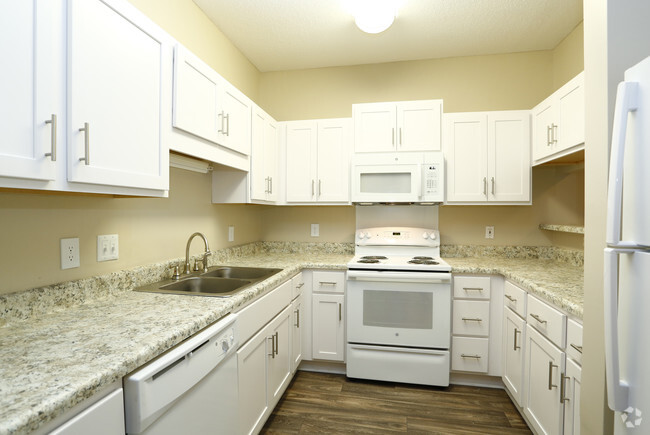 1BR, 1BA - 932sf Caboose- Kitchen - Northridge Crossings