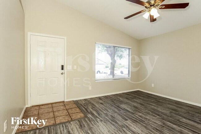 Foto del edificio - 1110 N 89th St