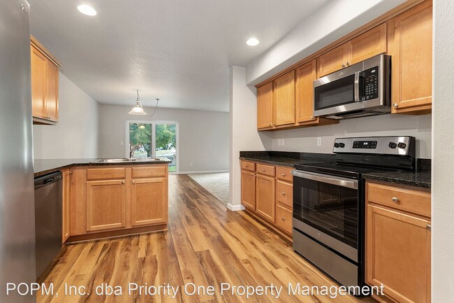 Building Photo - 4 br, 2.5 bath House - 1932 SE Centurion Way
