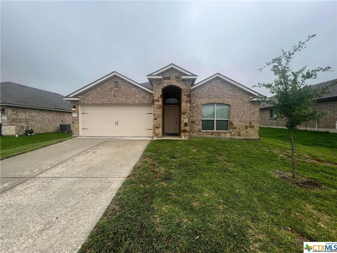 Foto principal - Lovely 3 bed 2 bath coming soon!