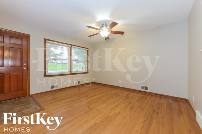 Building Photo - 6800 N Walrond Ave