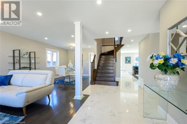 Building Photo - 61 Hawkswood Trail