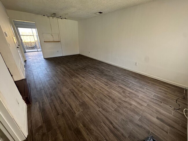 Foto del edificio - 2 bed - 1.5 bath townhouse