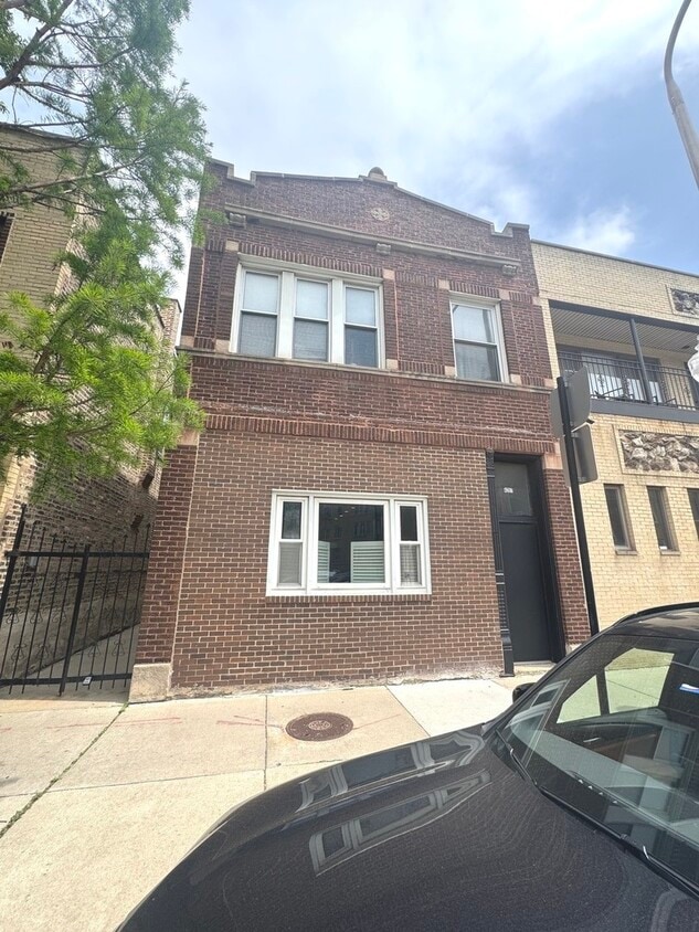 Primary Photo - 4207 N Elston Ave
