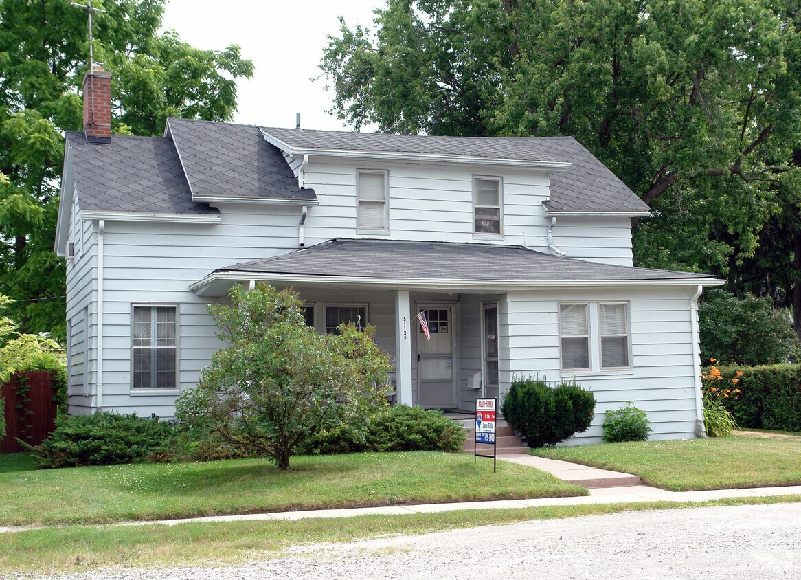 Primary Photo - 51130-51136 Taylor St