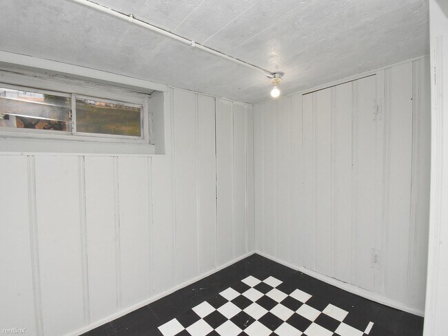 Building Photo - 2 br, 1.5 bath House - 3906 Gelston Dr