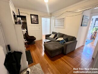 Building Photo - 452 Park Dr