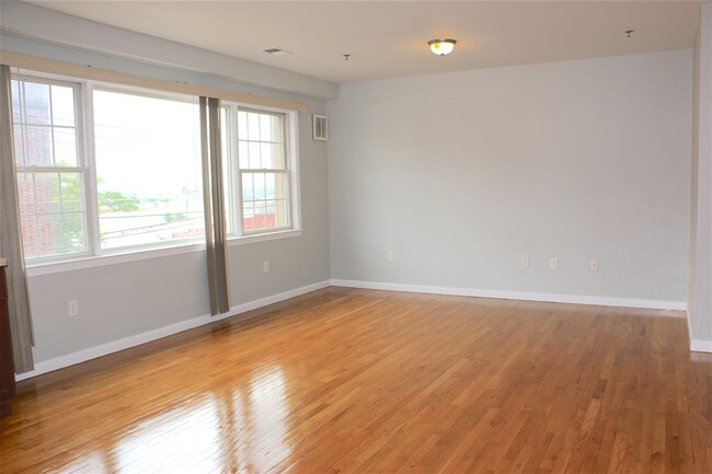 Foto del edificio - 2700 Summit Ave
