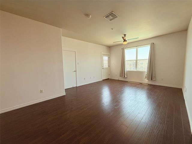 Foto del edificio - 1100 W Trinity Mills Rd